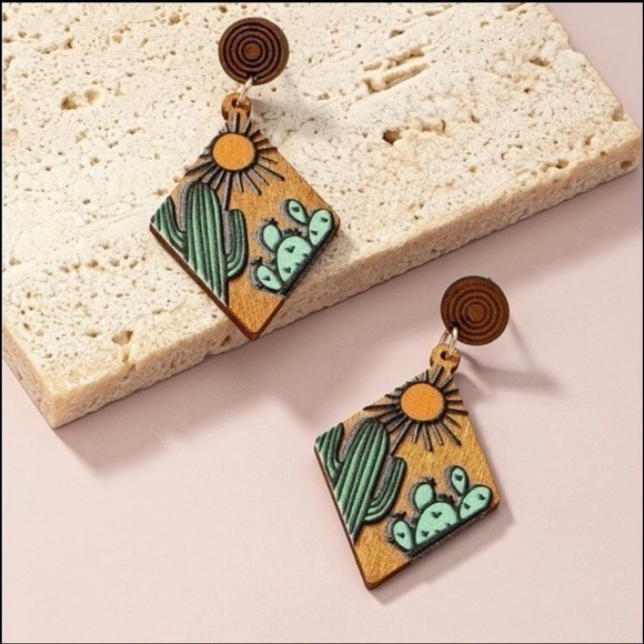 Desert Cactus Earrings 🌵 - Picture 1 of 3